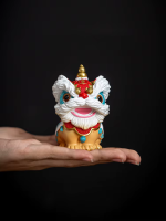 Coppia di statuette di leoni cinesi in resina