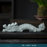 Figurina di creatura mitologica cinese in ceramica — Distesa, coda a ventaglio
