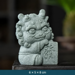 Figurina di creatura mitologica cinese in ceramica — Testa riccia con tavoletta