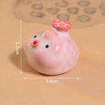 Figurina di maialino in ceramica con fiore