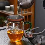 Filtro per tè a forma di toro in ceramica viola