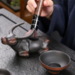 Filtro per tè a forma di toro in ceramica viola
