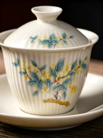 Gaiwan decorato in porcellana con motivi floreali