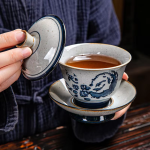 Gaiwan in porcellana blu con decori dipinti a mano