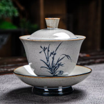 Gaiwan in porcellana blu con decori dipinti a mano — Steli e foglie