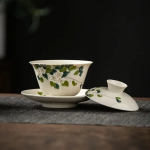Gaiwan in porcellana con decori floreali e paesaggi