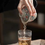 Gaiwan in porcellana con decoro floreale