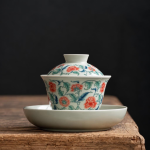 Gaiwan in porcellana con decoro floreale