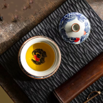 Gaiwan in porcellana decorato con pesci