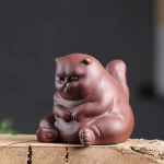 Gatto tea pet in argilla viola
