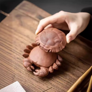 Passino per tè a forma di granchio in ceramica
