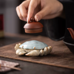 Poggiacoperchio per teiera a forma di granchio in ceramica