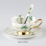Servizio da tè floreale in porcellana d’ossa con camelie — Tazza da caffè