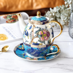 Servizio da tè in porcellana con decoro di pavoni e fiori — Teiera, tazza e piattino blu