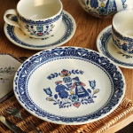 Servizio da tè vintage in ceramica con decoro romantico