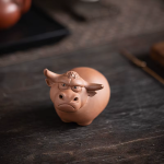 Tea pet a forma di bue in argilla viola fatto a mano