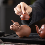 Tea pet a forma di bue in argilla viola fatto a mano