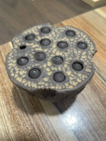 Tea pet a forma di capsula di loto in ceramica — Grigio oliva su base