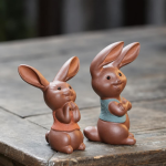 Tea pet a forma di coniglio in argilla viola