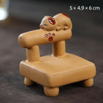Tea pet a forma di gatto in argilla di Yixing su sedia — Gatto sdraiato