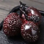 Tea pet a forma di grappolo di litchi che cambia colore