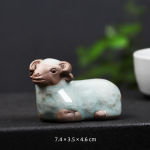 Tea pet a forma di pecora in ceramica — Piccola, sdraiata, testa tortora con piccole corna