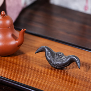 Tea pet a forma di pipistrello in argilla di Yixing