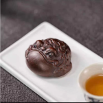 Tea pet a forma di rospo dorato in argilla di Yixing