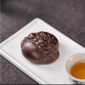 Tea pet a forma di rospo dorato in argilla di Yixing