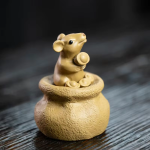 Tea pet a forma di topo in argilla di Yixing — Topo color crema e oro