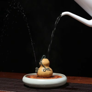 Tea pet a getto d’acqua in argilla viola