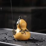 Tea pet a getto d’acqua in argilla viola — Zucca giallo-arancio