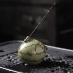 Tea pet a getto d’acqua in argilla viola — Zucca rotonda verde chiaro marmorizzata