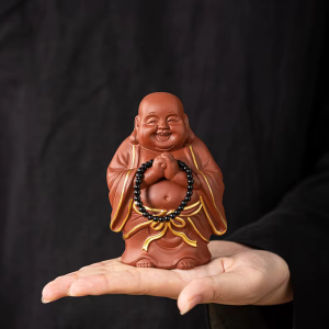 Tea pet Buddha ridente con rosario nero