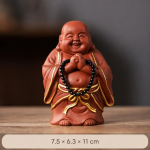 Tea pet Buddha ridente con rosario nero — Rosso-bruno