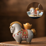 Tea pet cavallo a colore cangiante — Con coppa marrone dorata