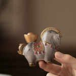 Tea pet cavallo che cambia colore con acqua calda