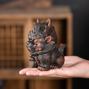 Tea pet con creatura mitica cinese in ceramica