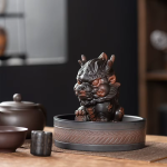 Tea pet con creatura mitica cinese in ceramica
