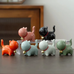 Tea pet gatto in ceramica con collare rosso