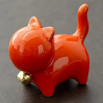 Tea pet gatto in ceramica con collare rosso — Arancione acceso