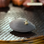 Tea pet in argilla di Yixing a forma di frutta — Focaccina grigio scuro