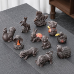 Tea pet in argilla viola con animali zodiacali