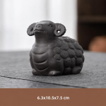 Tea pet in argilla viola con animali zodiacali — Pecora