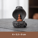 Tea pet in argilla viola con animali zodiacali — Serpente e personaggio