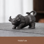 Tea pet in argilla viola con animali zodiacali — Toro