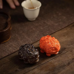 Tea pet in resina con duo di carpe