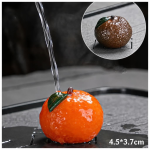 Tea pet in resina con duo di carpe — Arancione con foglia verde