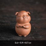 Tea pet maiale dello zodiaco in ceramica — Zampe sul ventre