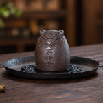 Tea pet Shigandang raffigurante una tigre in argilla viola